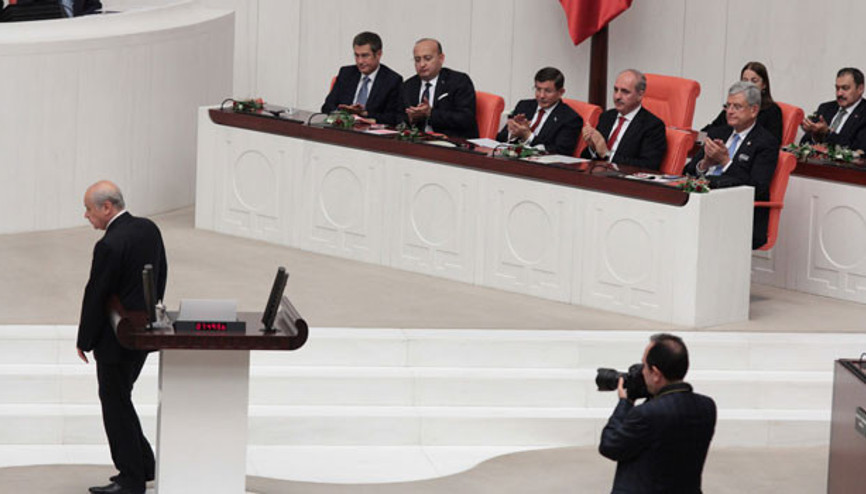 Davutoğlu, Bahçeli yemin etmeden Genel Kurul salonunu terk etmedi
