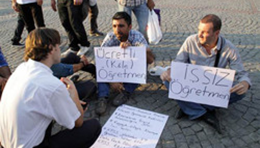 Eylem yapan atanamayan öğretmenler gözaltına alındı