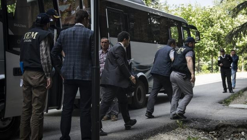 Usulsüz dinleme iddiasında 10 tutuklama