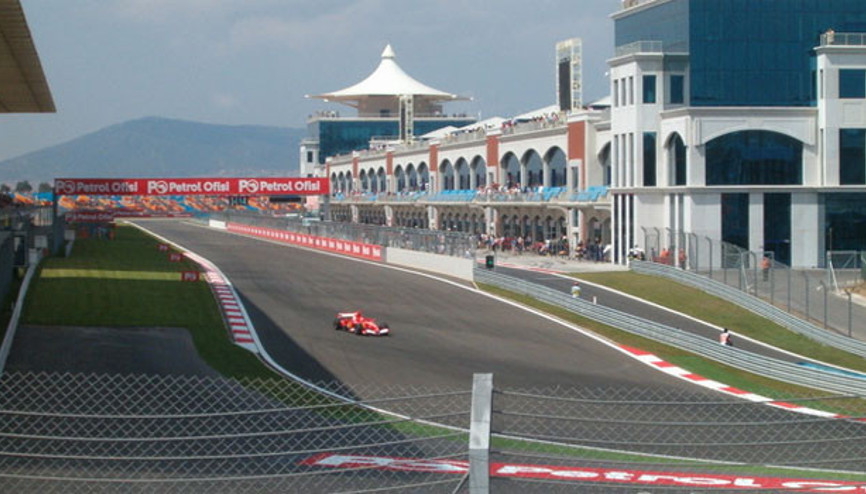 Formula 1 pistinde koşu ve bisiklet heyecanı