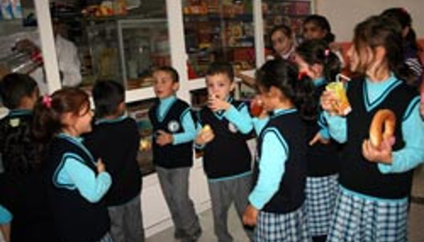 ‘Abur cubur’ yerine meyve ve kuruyemiş ‘Abur cubur’ yerine meyve ve kuruyemiş