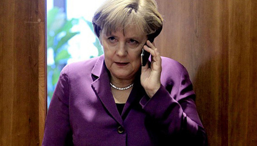 Merkel kriptolu yeni cep telefonuna kavuştu