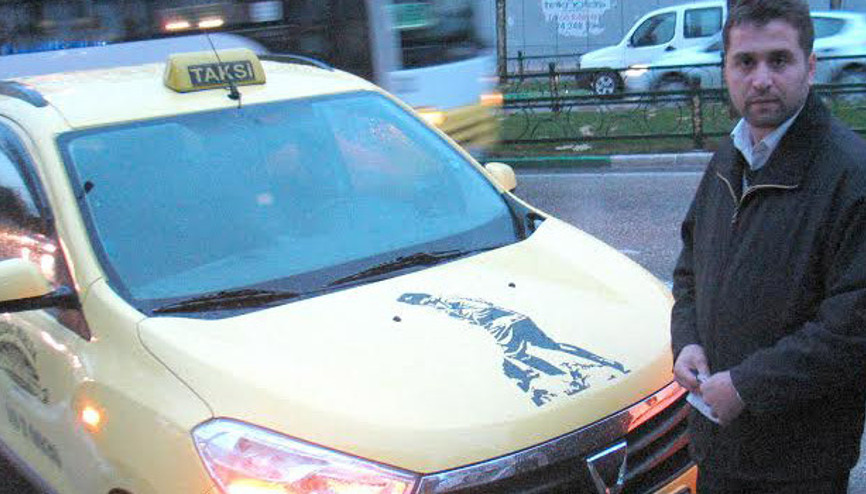 Atatürk çıkartmasına 77 lira ceza