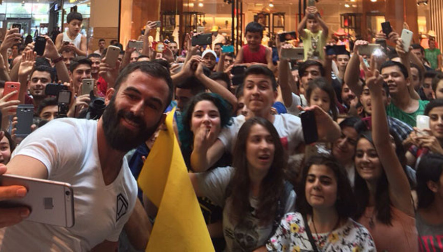 Survivor şampiyonu Turabi izdiham yarattı