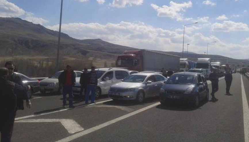 Jandarmaya silahlı saldırı: Bir asker ile bir polis şehit Jandarmaya silahlı saldırı: Bir asker ile bir polis şehit