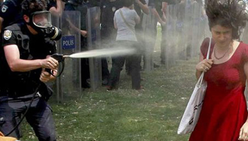 Kırmızılı Kadın: Bu açıklamayı bir borç biliyorum Kırmızılı Kadın: Bu açıklamayı bir borç biliyorum