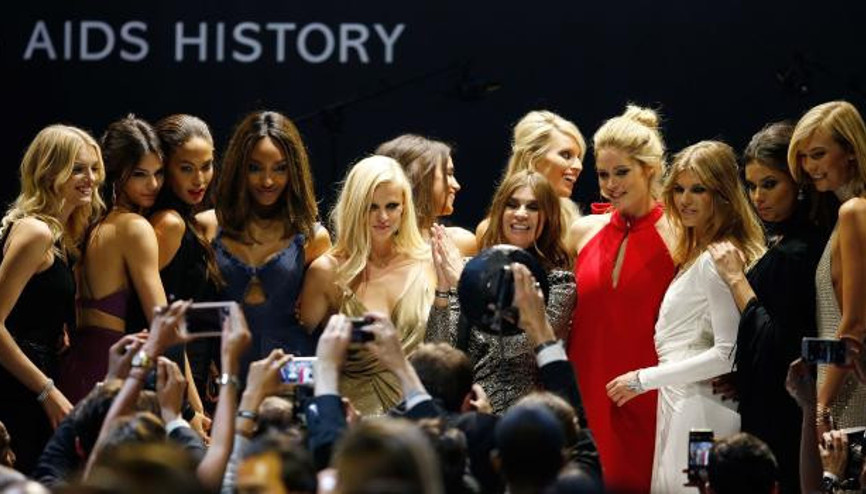 Cannes’da AIDS geçidi