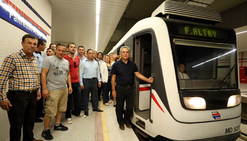 İzmir Metrosunun son etabına törensiz açılış İzmir Metrosunun son etabına törensiz açılış