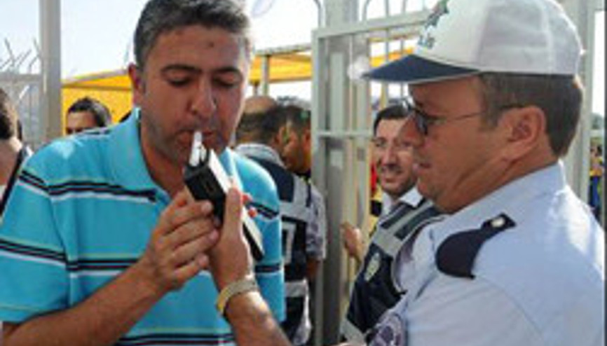 Stat kapısında alkol kontrolüne hukukçulardan tepki Stat kapısında alkol kontrolüne hukukçulardan tepki