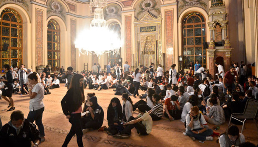 CHPli İlhan Cihaner, Camide içki içtiler iddiası için suç duyurusunda bulundu