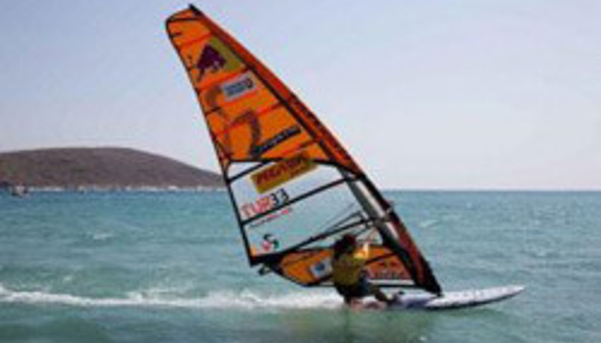 Kuvvetli rüzgar, yarışlara izin vermedi