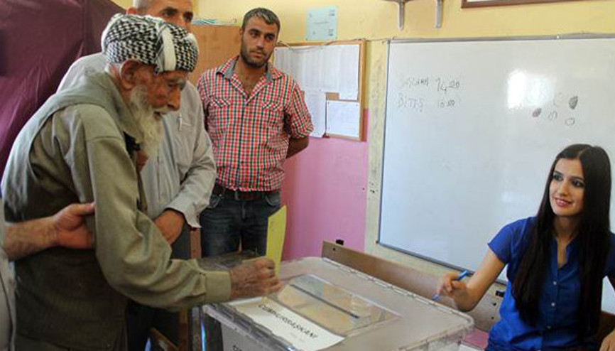 Kayıtlara göre 130 yaşında olan Siirtli seçmen de sandığa gitti