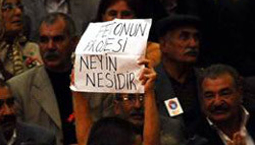 Alevilerden İzzettin Doğana protesto