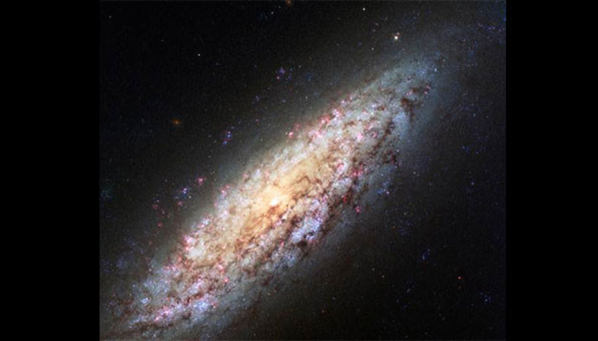 Hubble uzay teleskobu ‘kayıp ve yalnız’ galaksiyi görüntüledi