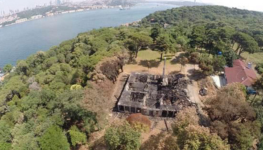 İtfaiyeye göre tarihi Hüseyin Avni Paşa Köşkünü kül edecek bir unsur yokmuş İtfaiyeye göre tarihi Hüseyin Avni Paşa Köşkünü kül edecek bir unsur yokmuş