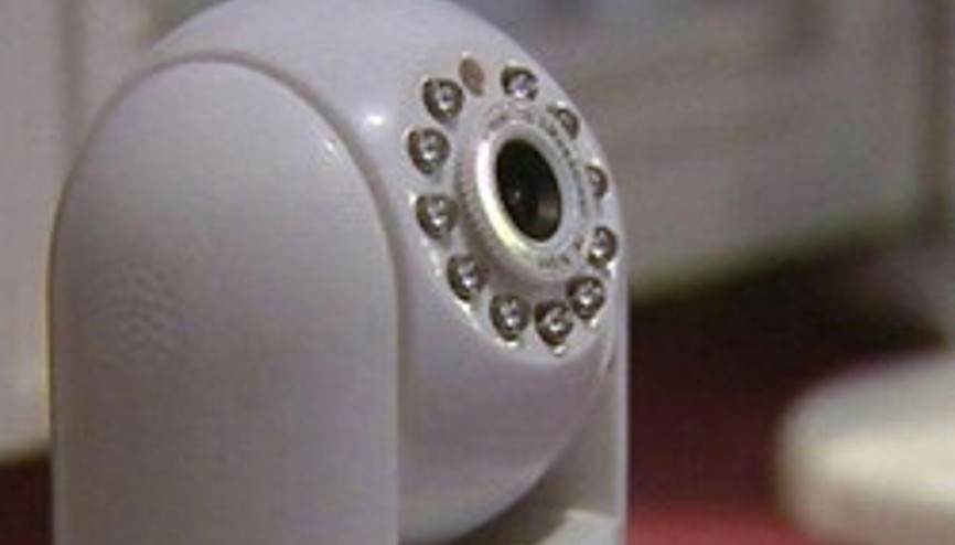 Bebek telsizini hacklediler