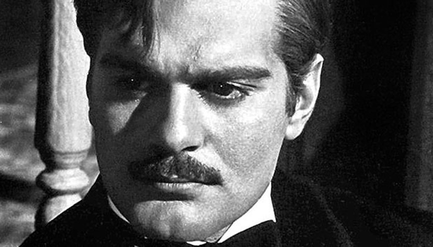 Işıltının altındaki derin yalnızlık Işıltının altındaki derin yalnızlık