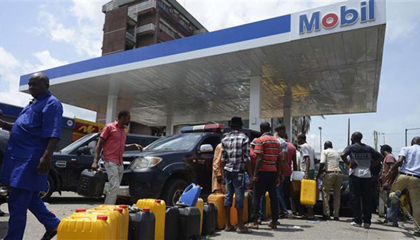 Nijeryada petrol azlığı hayatı durdurdu
