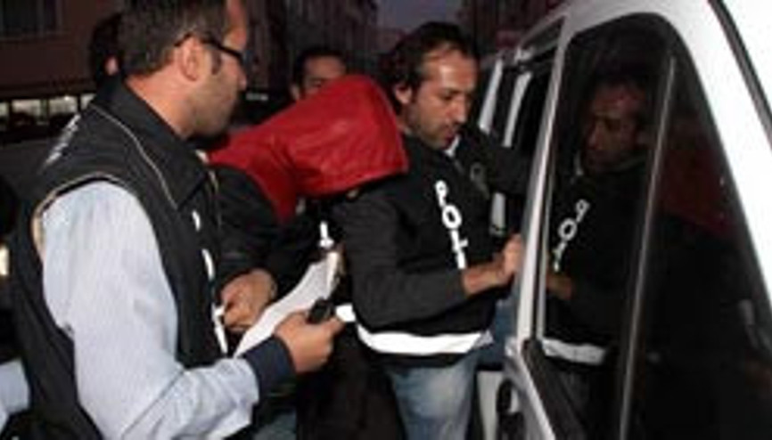 Yüz lira 22 bin lira götüren çeteye suçüstü