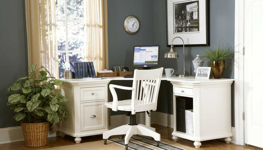 Çalışma masalarında beyaz trendi
