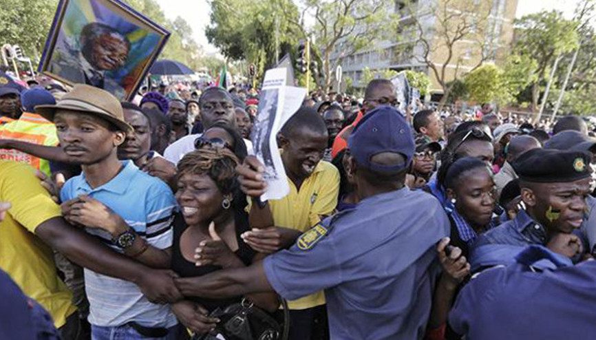Güney Afrikada Mandela izdihamı