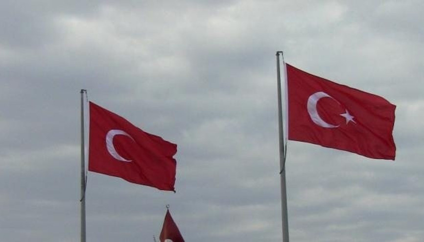 İskenderundaki bayrak krizi yargıya taşındı İskenderundaki bayrak krizi yargıya taşındı