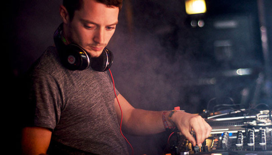 Frodo bu kez dj kabininde