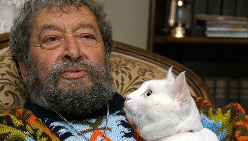 Ünlü ressam ve gazeteci-yazar Fikret Otyam yoğun bakımda