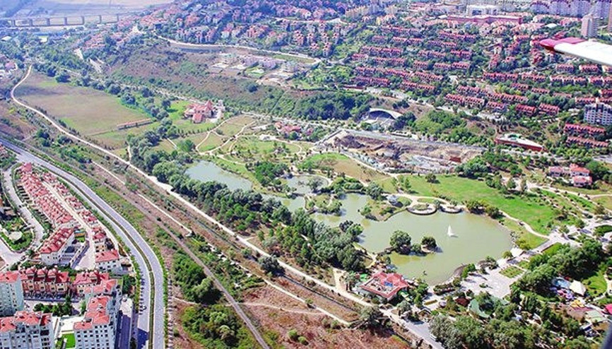 Bahçeşehir gölet için ayakta