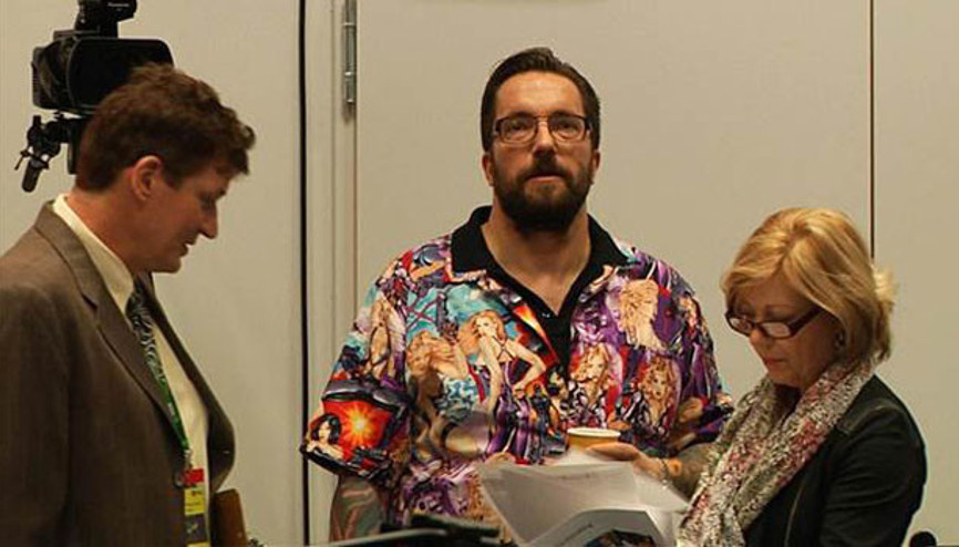 İngiliz fizikçi ağlayarak özür diledi İngiliz fizikçi ağlayarak özür diledi