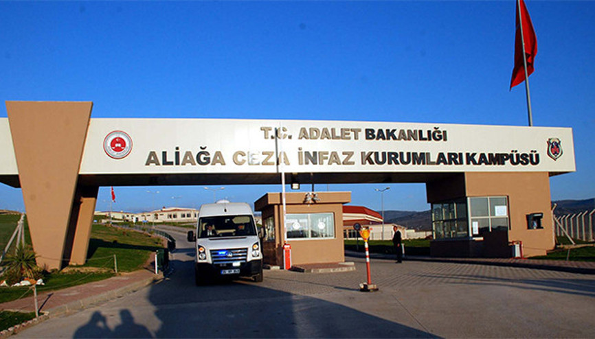 O cezaevinin duvarlarında kurumuş kan lekeleri...
