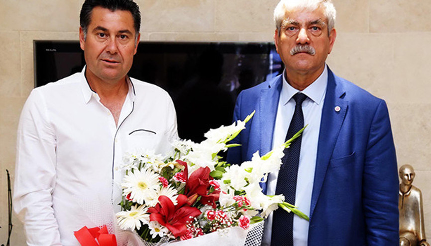DİSK o başkanı tebrik etti