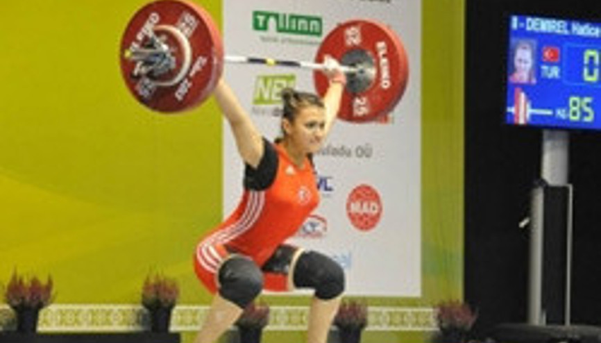 Halterde bir madalya daha