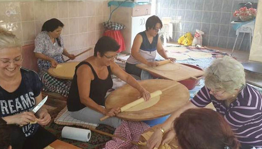 Erişteler 12 öğrenciye burs sağlıyor