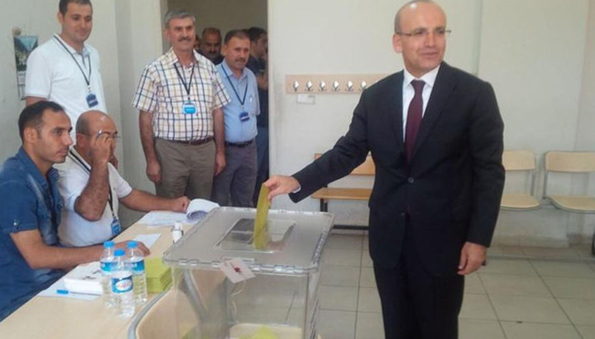 Bakan Şimşekin esprili seçim tweeti