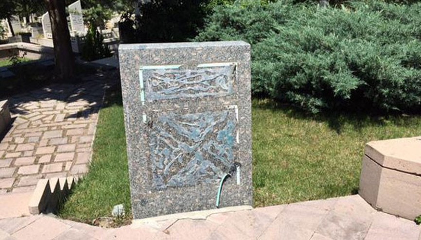 Madımakta katledilenlerin mezarından isimlerini söktüler