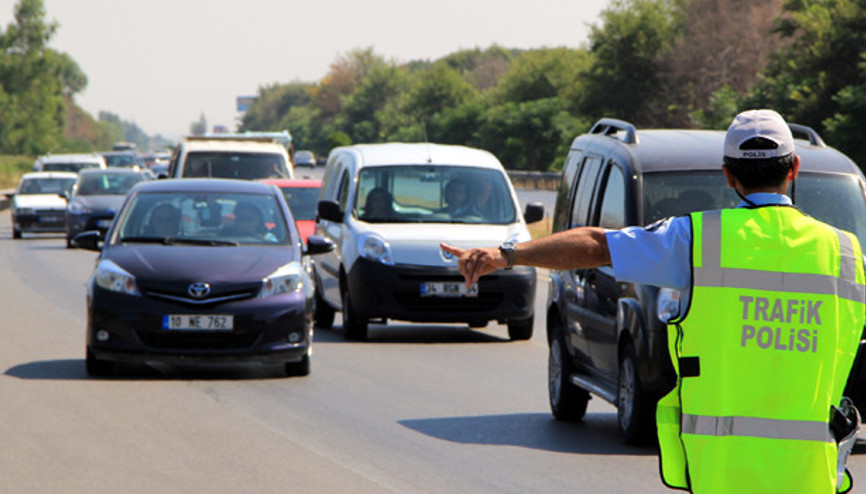 Trafik adabı dersini geçemeyen ehliyet alamayacak