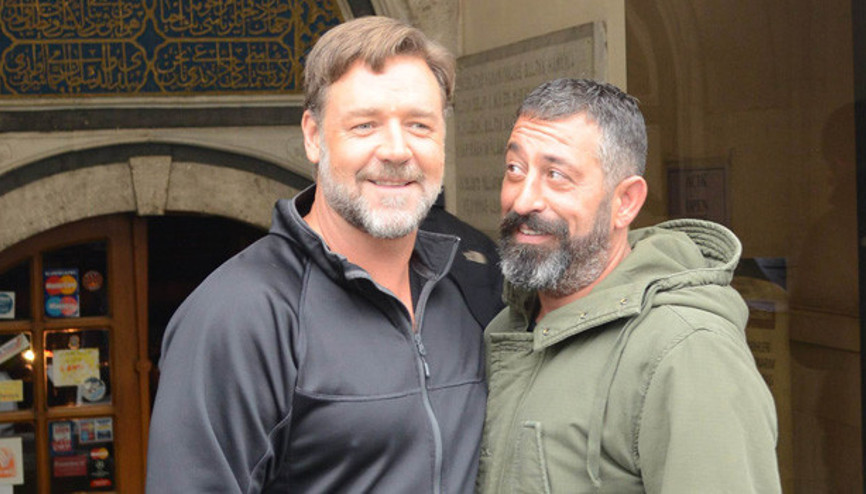 Russel Crowe, Cem Yılmazı önce sildi sonra takip etti