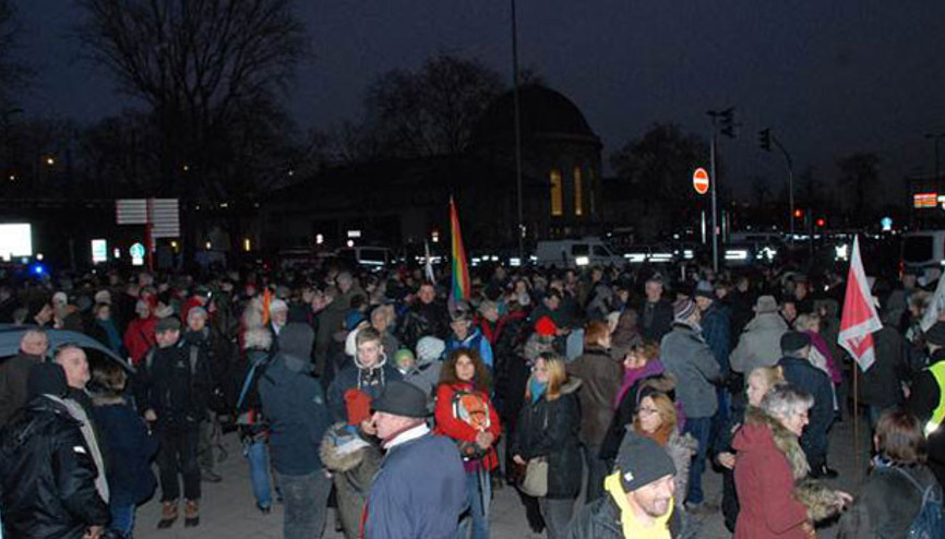 Köln aşırı sağcılara geçit vermedi