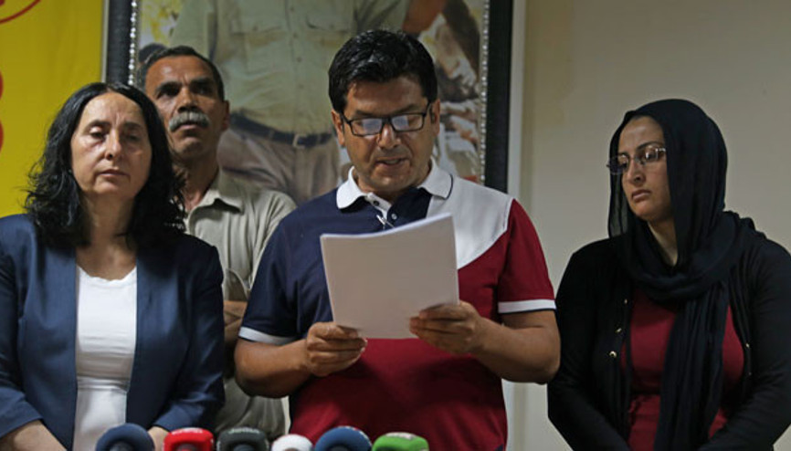 Öcalan posteri altında eylem açıklaması