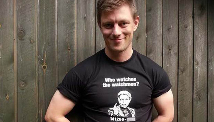 Danimarka Başbakanının kimlik numarasını tişörte basıp satıyor