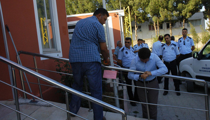 Elektriği kesilen belediyeden mühür misillemesi