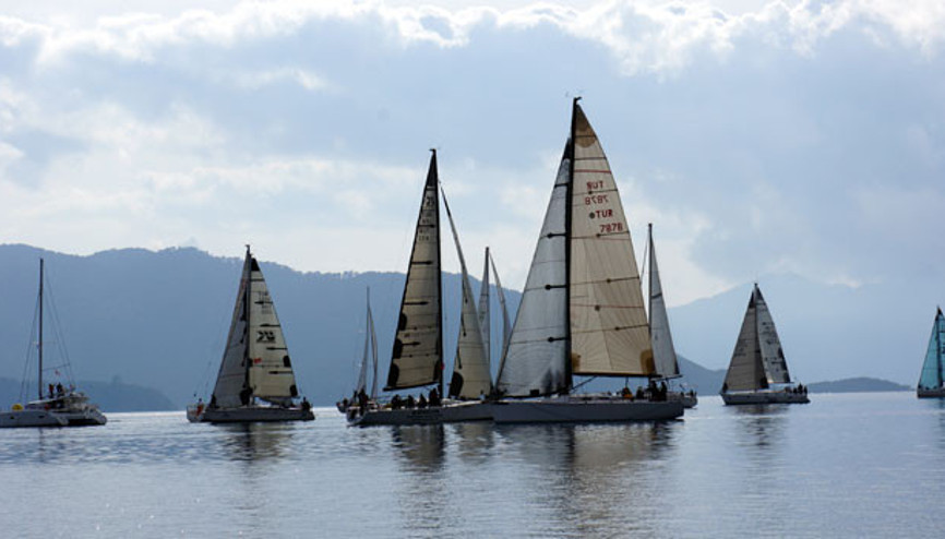 Marmaris Körfezi, yelkenli yatlarla renklendi