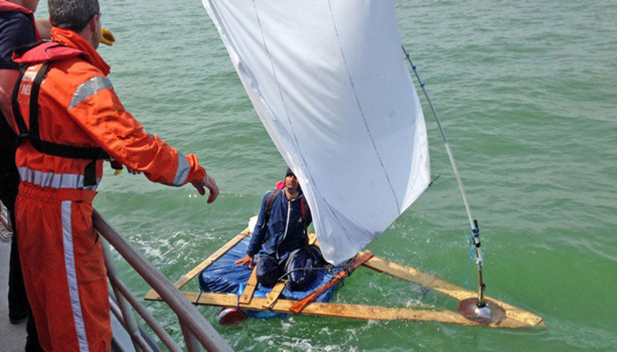 Altı parça tahtayla kaderini yenmeye çalıştı