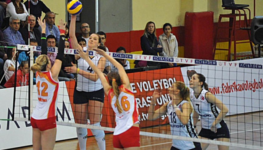 Vakıfbank liderlik koltuğunu bırakmıyor