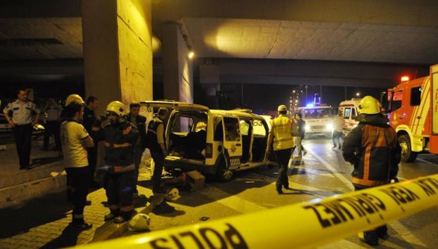 Kontrolden çıkan polis aracı kaza yaptı: 1 şehit, 2 yaralı