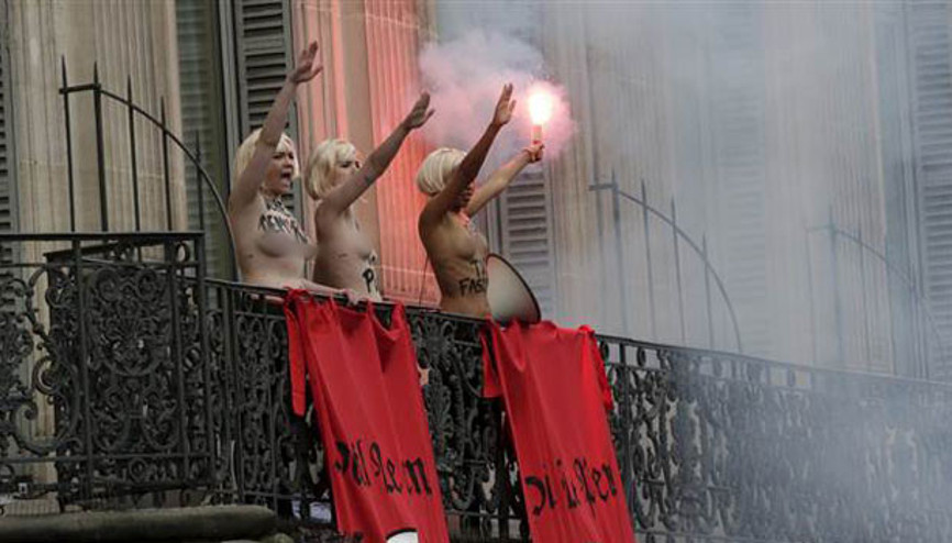 FEMEN üyeleri, Ulusal Cephe lideri Le Peni protesto etti
