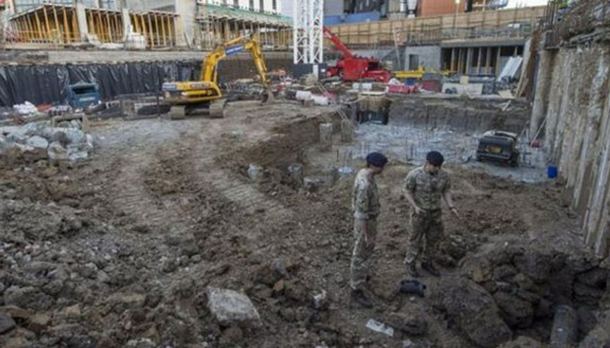 Wembley Stadının yanında patlamamış bomba bulundu Wembley Stadının yanında patlamamış bomba bulundu