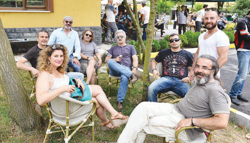 Festivale eski eşiyle katıldı