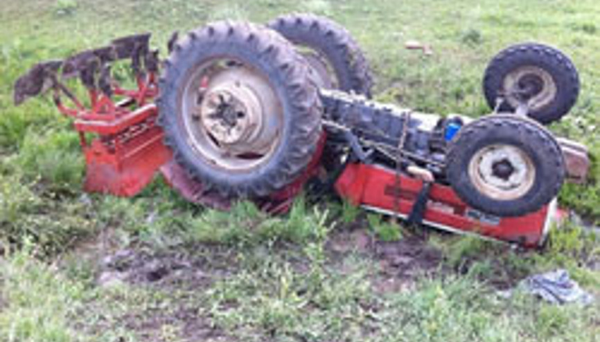 Bingölde traktör devrildi: 1 ölü, 3 yaralı